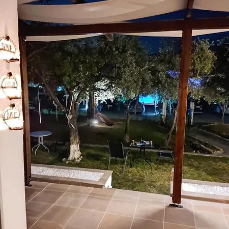 Smaragdi Apartman Pefkári